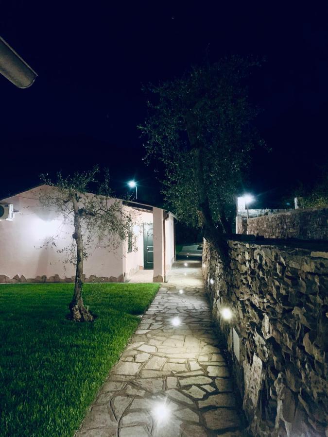 Casa Vacanze Gli Ulivi Borgomaro Bagian luar foto