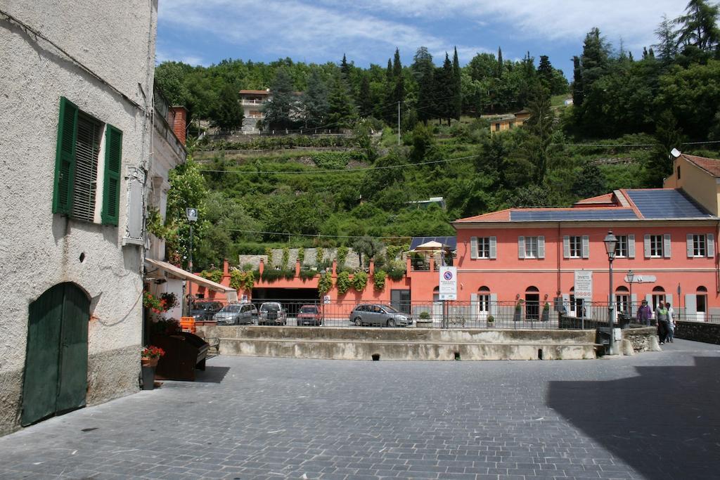Casa Vacanze Gli Ulivi Borgomaro Ruang foto
